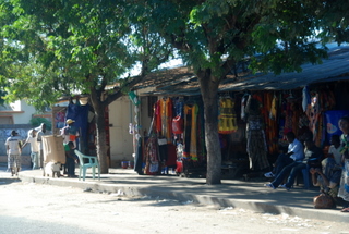 Kleiner Markt am Straenrand in Pemba